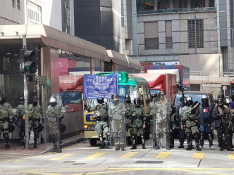 大批防暴警到場。圖：讀者提供