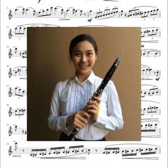 阿Wing中学曾参与管弦乐团表演单簧管。