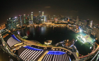 他到了滨海湾金沙酒店的「天空花园」以及新加坡港。朝中社图片