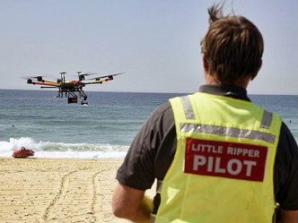 澳洲當局部署數十架無人機在沿岸海灘。