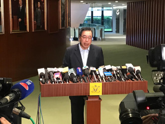 梁君彥表示，已授權秘書處口頭勸喻該5名議員離開。