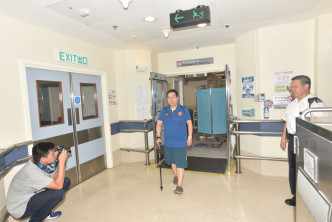 留医玛丽医院的林子健，早上11时前步出病房接受访问。