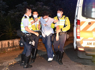 杨明去年8月初于山顶马己仙峡道涉酒后驾驶失事。