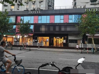现场是上海潍坊西路一间酒店。网图