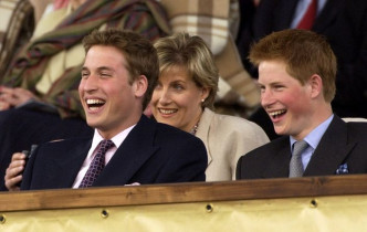 威廉王子与哈里王子的兄弟情。