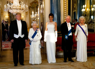 特朗普（左一）出席英女皇安排国宴。AP图片