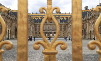 法國凡爾賽宮外情況。AP資料圖片