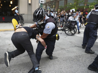 反抗警暴示威而演變暴力衝突。AP