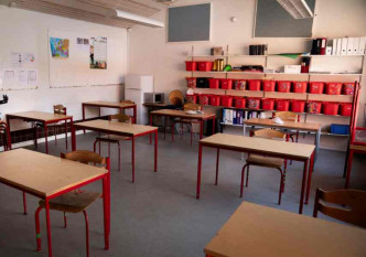 丹麦周三起重开日间托儿中心幼稚园及小学。AP