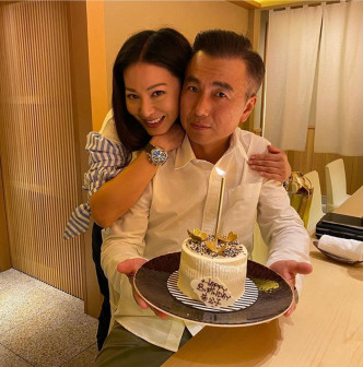 阿滕老公每年都會預備四黃白蓮蓉月餅給老婆吃。