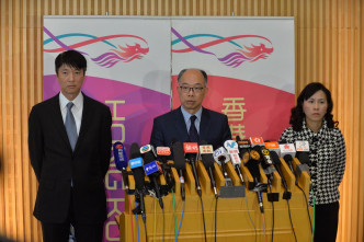 運輸署署長陳美寶(右)表示昨日已作出一系列優化措施。