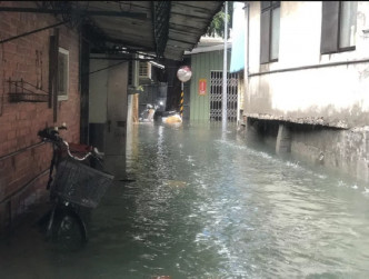 台北市内湖区出现水浸。台北市政府水利处图片
