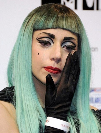 Gaga曾经拍卖私物为日本地震筹款。