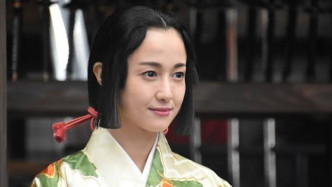 澤尻原本演出的古裝劇，前年底因她被捕臨急換角。