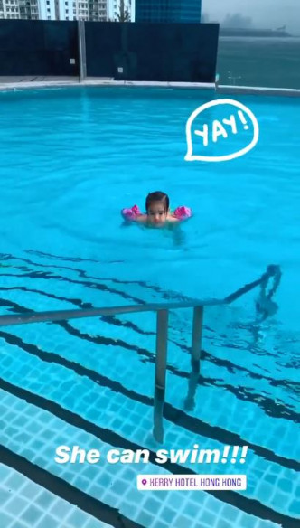 楊洛婷的兩歲多囡囡Tanya識游水了！