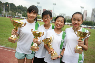 苇璇小时候是田径运动员，曾代表体艺中学参赛夺奖。