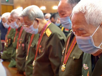 大會開始時，全場首先為在韓戰中陣亡的烈士默哀。直播截圖