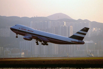 国秦1982年创首个从香港飞往温哥华的不停站服务。国泰航空网页相片