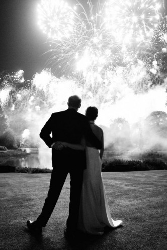 哈利王子與梅根婚禮時拍攝的黑白照。AP