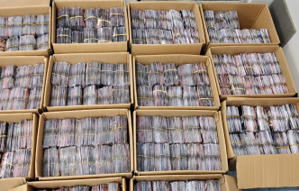 警方撿獲一套製造偽製紙幣工具，包括打印機。