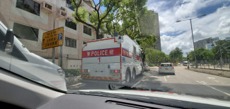 水炮車進行路面測試。