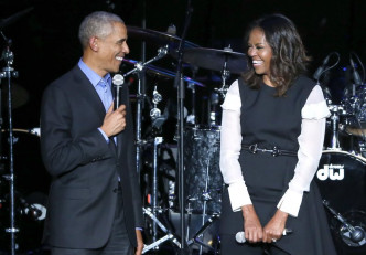 奥巴马夫妇下月庆祝结婚28周年。AP资料图片