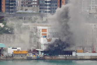 冷藏倉庫起火。 香港突發事故報料區fb圖