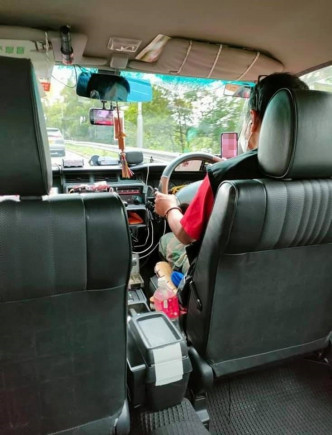 该网民指朋友带同小朋友乘坐的士时，惊见司机手机疑似播成人片段。慈云山资讯交流FB图片