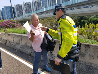 事主丈夫协助警方调查。