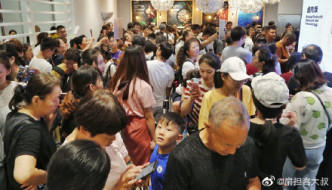 河南鄭州宜家家居開幕日，吸引數以萬計民眾前往。網圖