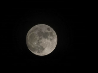 蚝涌市民拍摄的月色。群组「社区天气观测计划CWOS」网民Bertha Ng图片