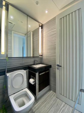 浴室提供基本洁具，保养簇新。