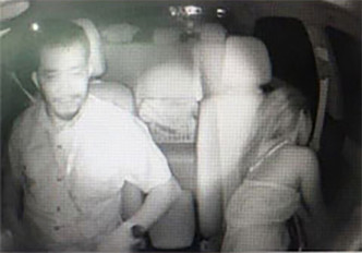 警方根據車Cam紀錄，發現女受害人一上車就睡著，沒有與司機交談。