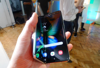 三星摺疊智能手機Galaxy Fold，今日南韓上市。AP