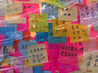 多个地区都有市民自发布置「连侬墙」。‎突发事故报料区Wing Cheung图片