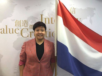 信睿環球有限公司創辦人及董事司徒詠怡曾多次到訪荷蘭，了解當地的教育模式。