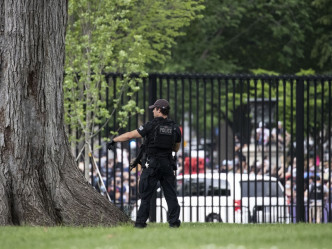 警方一度封锁白宫。AP