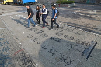 荃湾保良局姚连生中学今早举行校友交流会，交代近日校内发生的冲突。