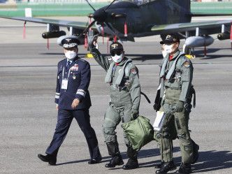文在寅抵达在京畿道城南市首尔机场。AP图片