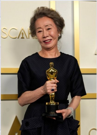 尹汝貞於今屆奧斯卡頒獎禮上捧走最佳女配角，幽默的得獎感言令人難忘。