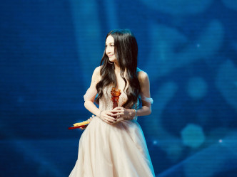 溫碧霞出席《華鼎獎頒獎禮》任「最佳女主角」頒獎嘉賓。