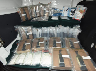 海關檢獲一批共約11.8公斤懷疑毒品，及毒品包裝工具。
