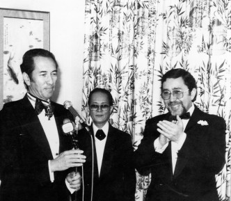 何鴻燊1982年獲葡萄牙總統頒授殷皇子級紳士勳銜。