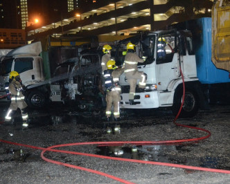 屯门货车起火，波及四货车传爆炸声。