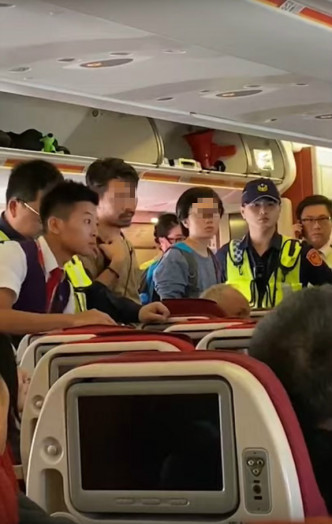 香港女子在返港航班起飞前叫「有炸弹」。网上图片