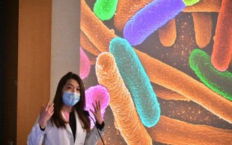 中大醫學院腸道微生物群研究中心副主任黃秀娟教授指，腸道生態的持續失衡可能導致「長新冠」狀態。蘇正謙攝
