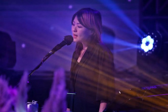 Pam去年用獨立歌手身份推出歌曲《明明愛你》。