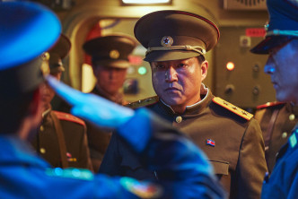 郭到元饰演北韩强硬派护卫局局长。