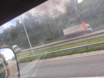 元朗貨車起火。香港突發事故報料區圖片
