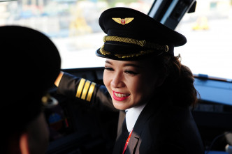 Phuong Anh用四年时间成为机师。越捷航空图片